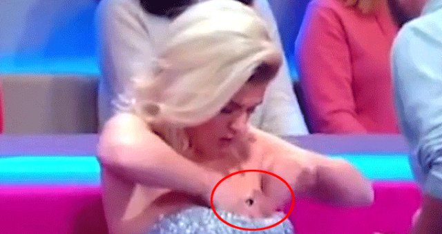  Canlı yayıma çıxan aparıcı həyəcandan telefonunu sinəsində gizlətdi   - FOTO + VİDEO