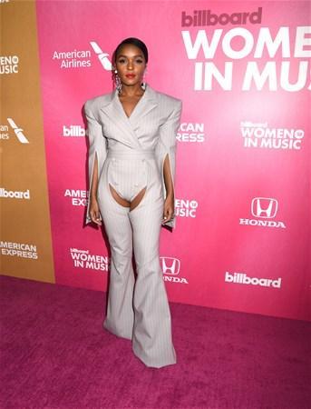 Bütün gecə hamı onun şalvarına baxdı -  FOTOLAR